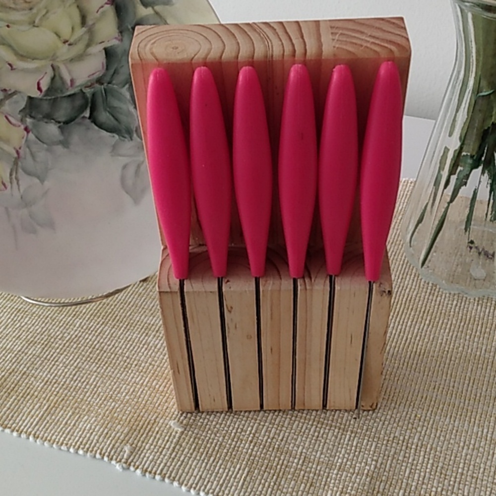 Set of 6 Steak Knives in Wooden Block NWOT